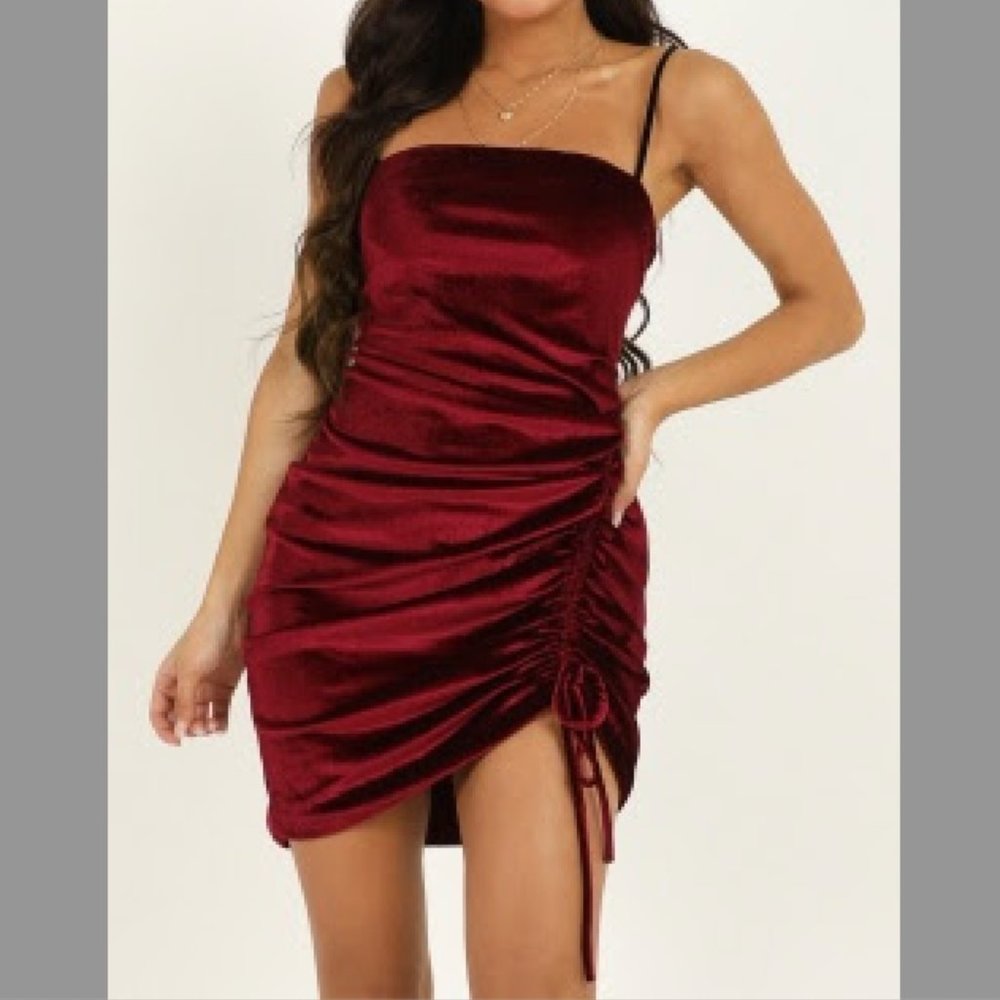 Showpo. Red Velvet Ruched Dress – 6/M